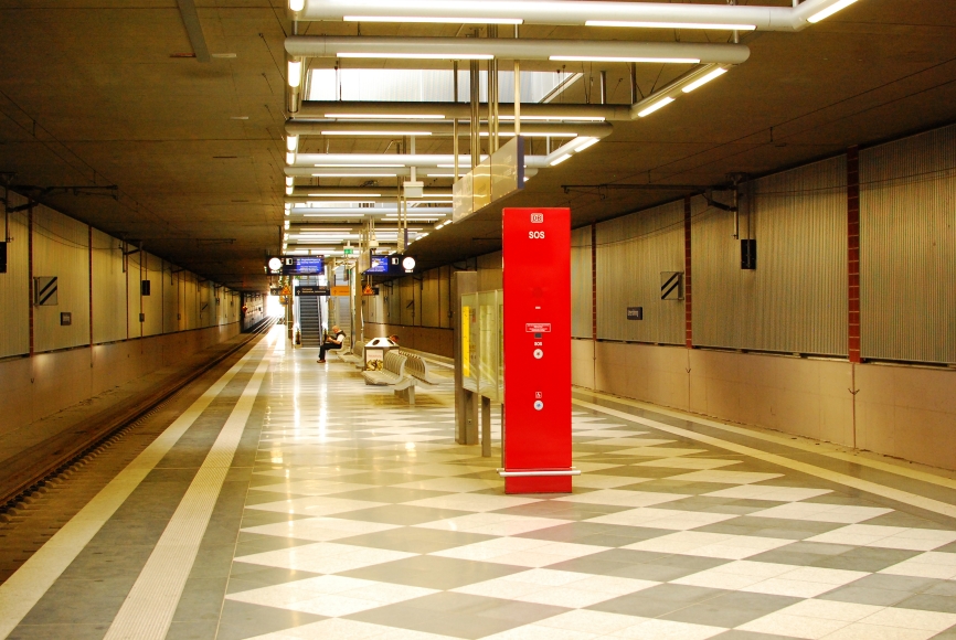 Unterföhring_Bahnhof_Bahnsteig