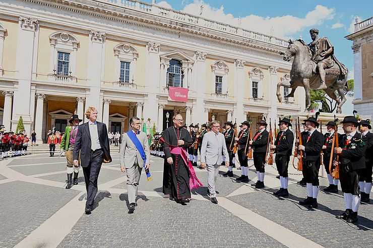 Un Landes Blicher Empfang A Roma Unsertirol