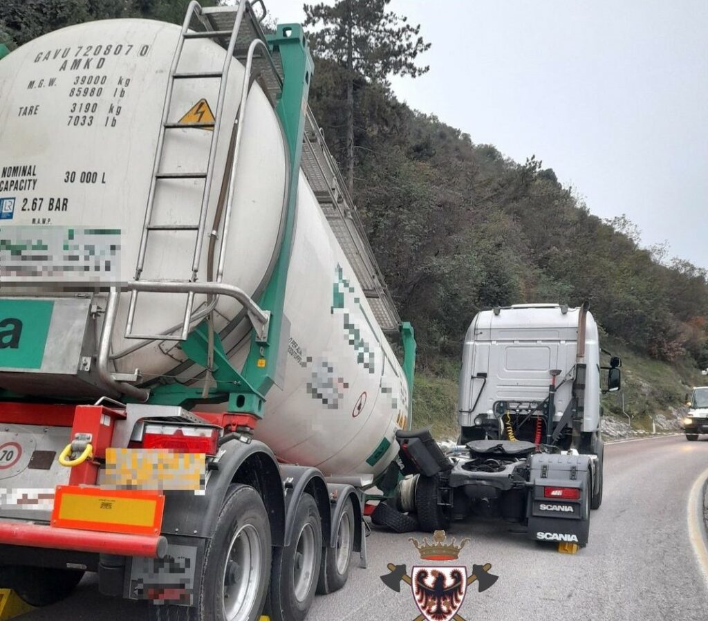 Arco Camion Perde Il Rimorchio UnserTirol24