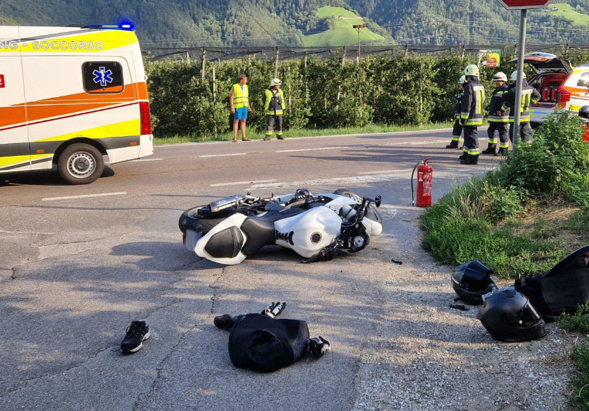 Crash Zwischen Auto Und Motorrad Unsertirol