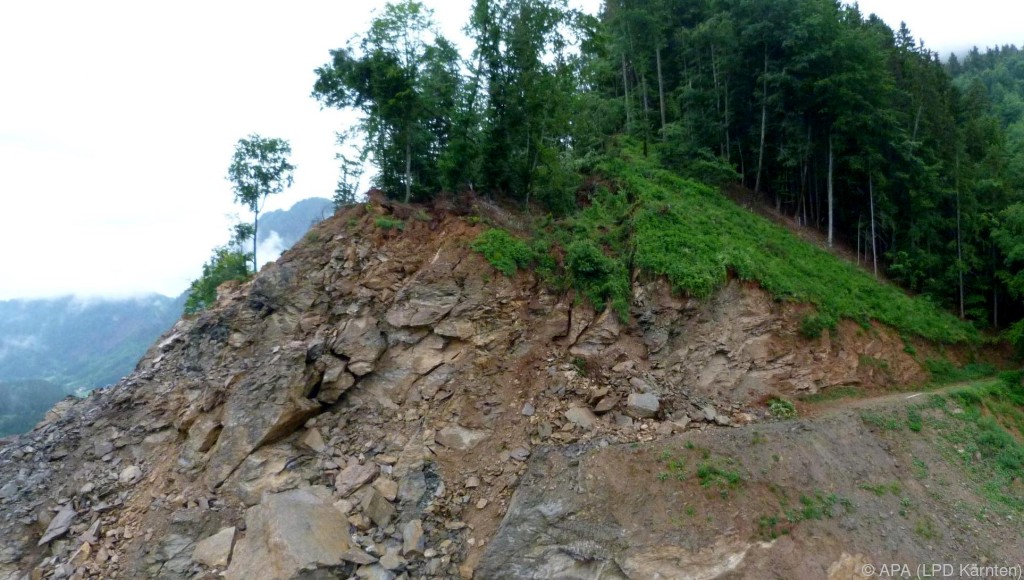 Hangrutschung in Kärnten – Berg “ist dabei sich aufzulösen” - UnserTirol24