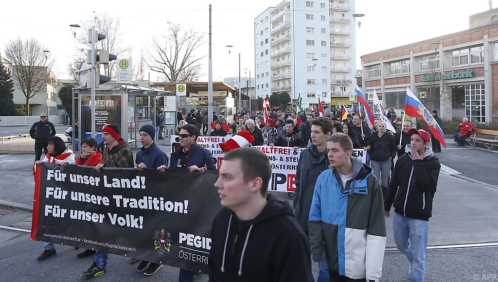 Friedliche Pegida-Kundgebung und Gegen-Demos in Graz ...