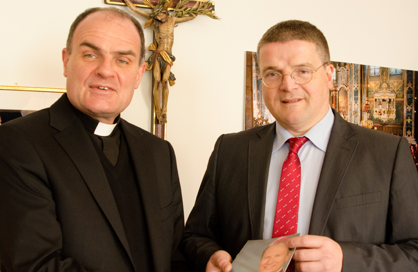 Broschüre zur „Bischof Dr. Karl Golser Stiftung“ UnserTirol24