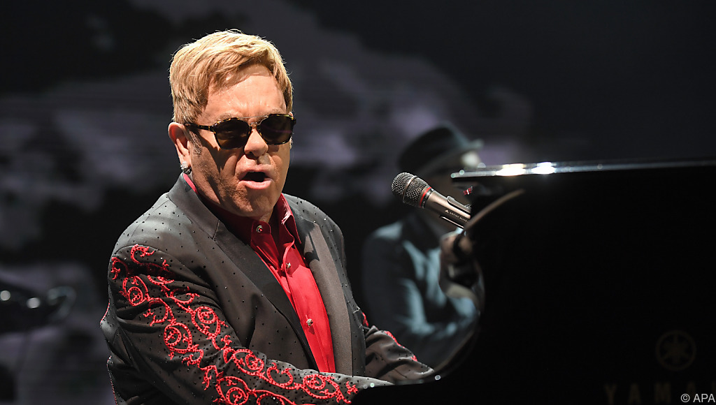 Elton John And His Hair Mishaps Hair Loss Treatment 2020