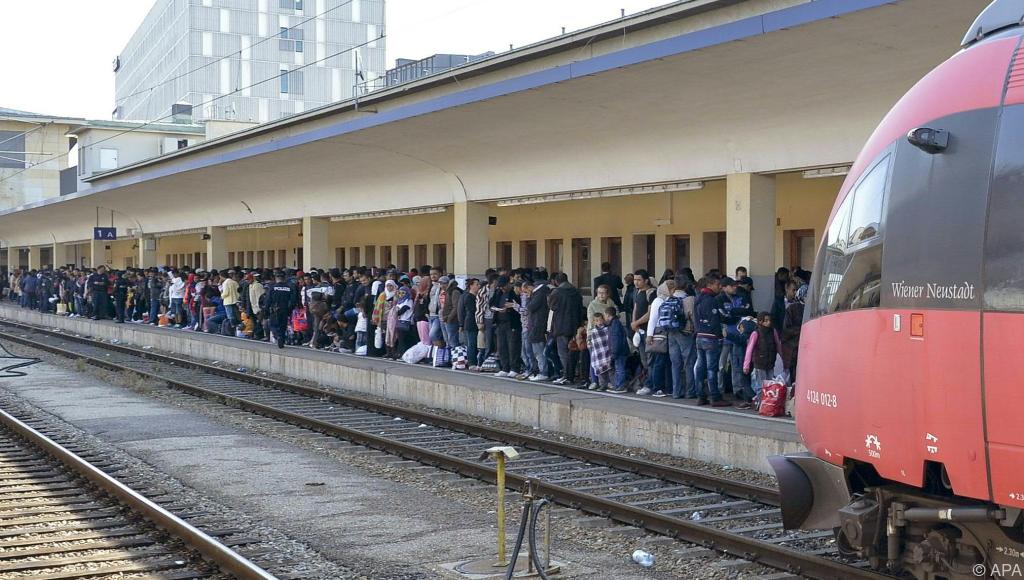 ÖBB stellen Kosten für Flüchtlinge zum Teil in Rechnung - UnserTirol24