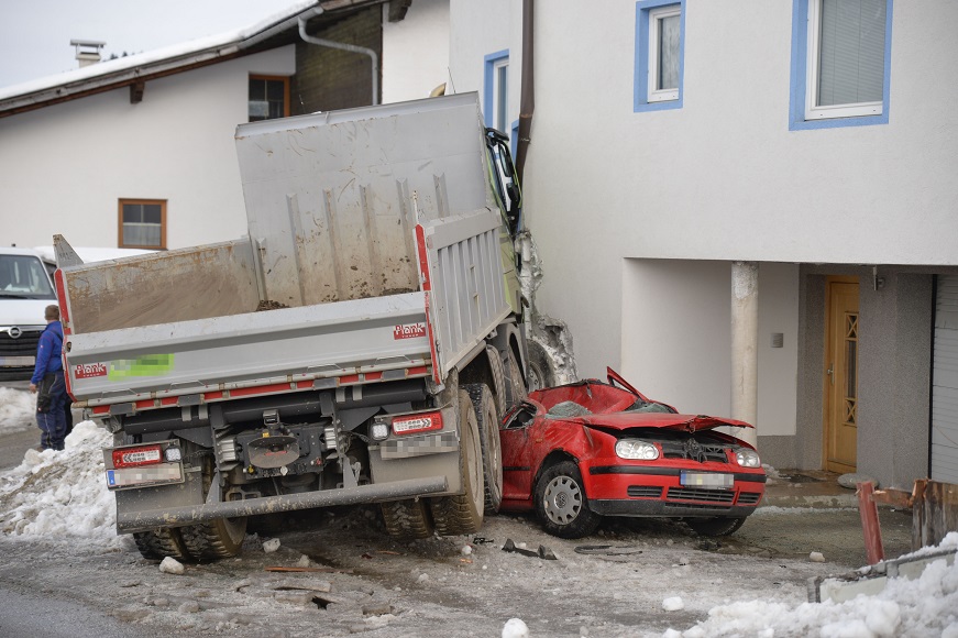 Lkw Kracht Gegen Haus Unsertirol24