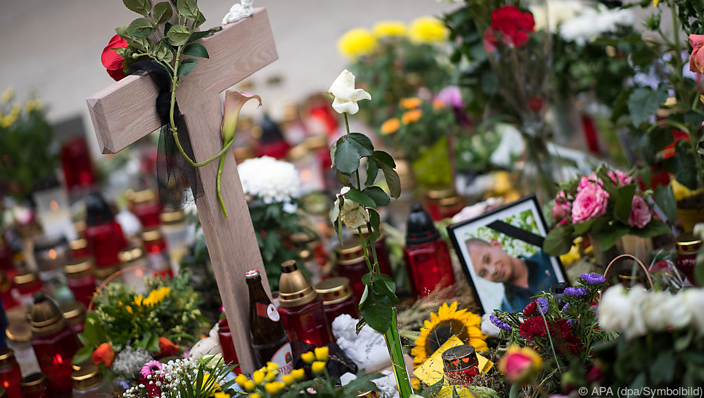 Abschiebung Von 18 Karat: Dieser Krasse Fehler Könnte Ihn Jetzt Ruinieren! - oncw5wr