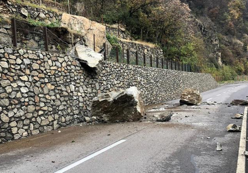 Staatsstraße nach Steinschlag im Vinschgau wieder geöffnet