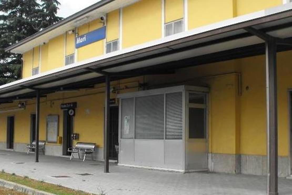 Stazione di Mori sfiorata da un treno, ferita diciottenne UnserTirol24