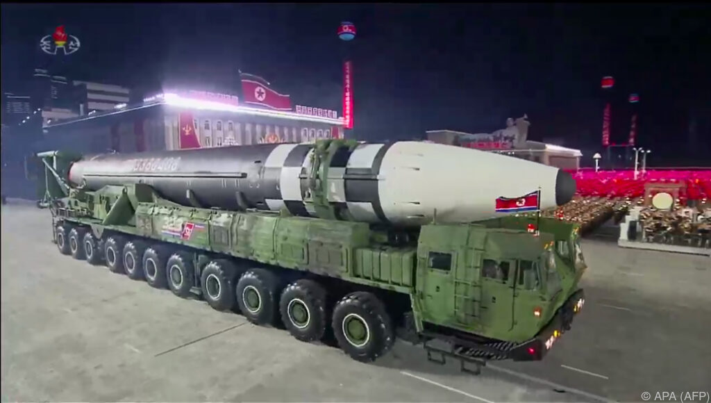 Nordkorea zeigt “Monster-Rakete” - UnserTirol24