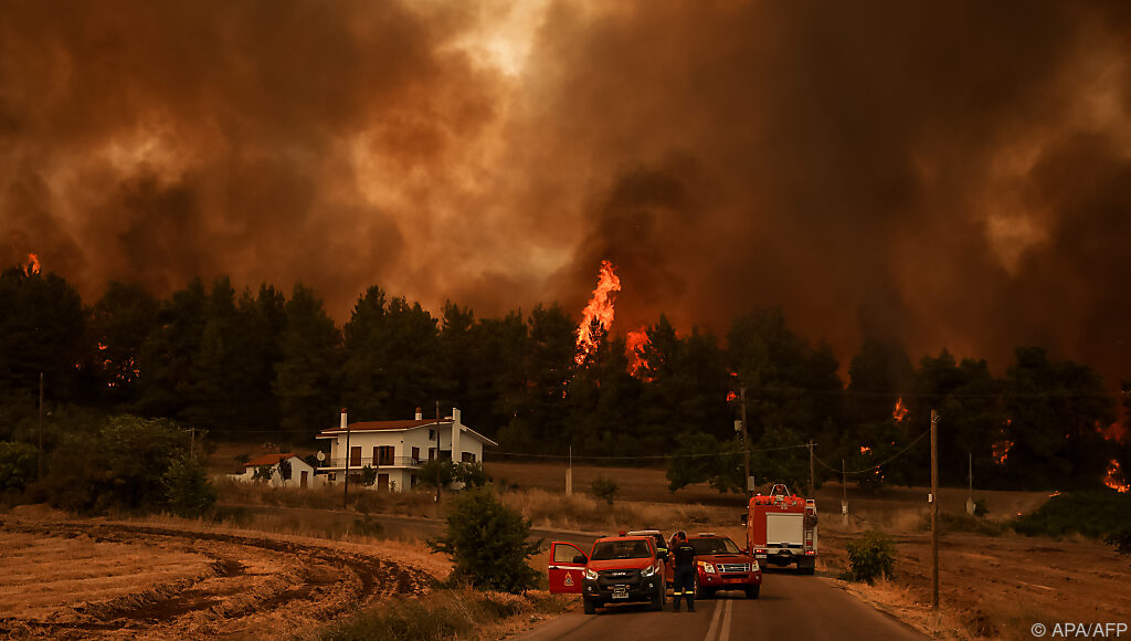 Neues Feuer auf der griechischen Insel - UnserTirol24