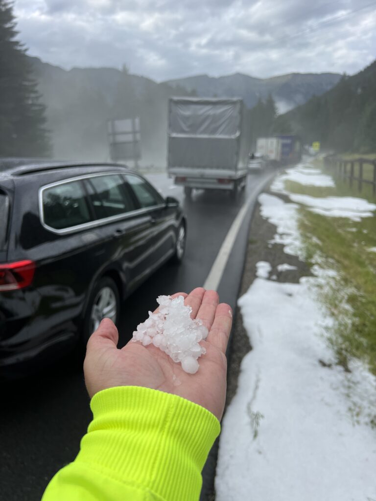 Unwetter Sorgen Für Straßensperre - UnserTirol24