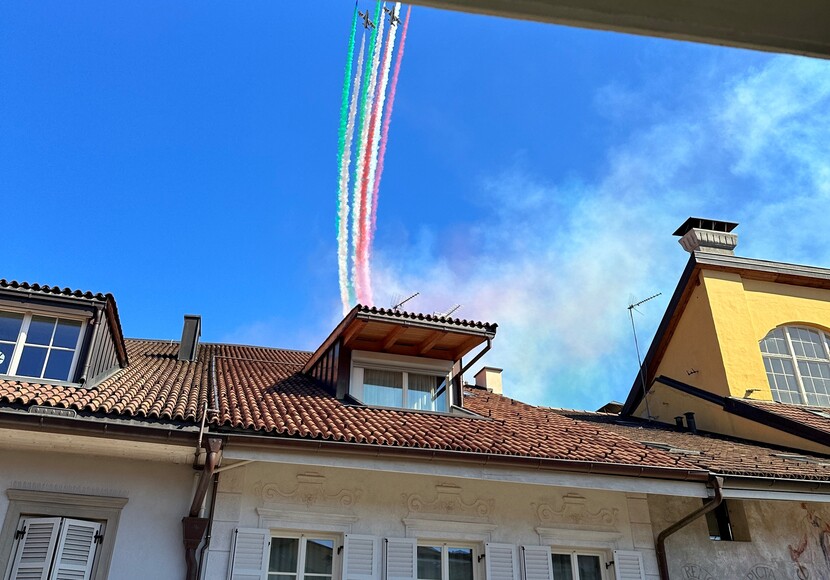 Frecce Tricolori Berfliegen Bozen Trotz Aller Kritik Unsertirol