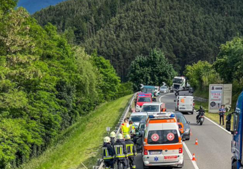 Crash Zwischen Mehreren Fahrzeugen Unsertirol